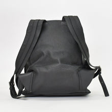 Load image into Gallery viewer, 極美品 LOEWE ロエベ Tバックパック リュック デイパック アナグラム カーフレザー ブラック シルバー金具 中古 4b012616