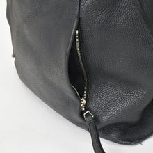 Load image into Gallery viewer, 極美品 LOEWE ロエベ Tバックパック リュック デイパック アナグラム カーフレザー ブラック シルバー金具 中古 4b012616