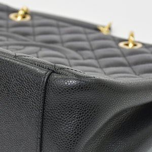 Very Good Condition CHANEL Chain Tote Bag GST Black Caviar Skin A50995 Coco Mark Black Gold Hardware Used 4a001276