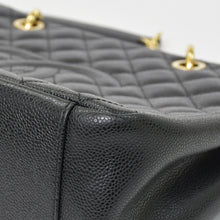 画像をギャラリービューアに読み込む, 極美品 CHANEL シャネル チェーントートバッグ GST ブラック キャビアスキン A50995 ココマーク ブラック ゴールド金具 中古 4a001276