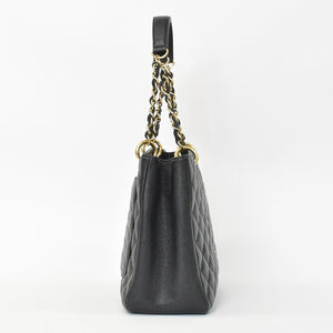 Very Good Condition CHANEL Chain Tote Bag GST Black Caviar Skin A50995 Coco Mark Black Gold Hardware Used 4a001276