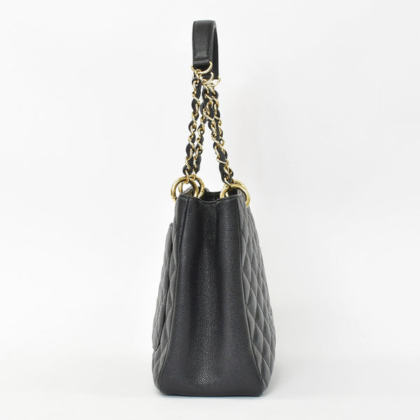 Very Good Condition CHANEL Chain Tote Bag GST Black Caviar Skin A50995 Coco Mark Black Gold Hardware Used 4a001276