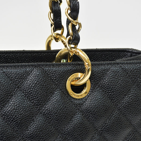 Very Good Condition CHANEL Chain Tote Bag GST Black Caviar Skin A50995 Coco Mark Black Gold Hardware Used 4a001276