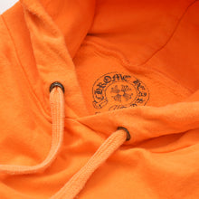 Load image into Gallery viewer, CHROME HEARTS × OFF-WHITE クロムハーツ × オフホワイト 18SS スクロールロゴ プルオーバーフーディー オレンジ サイズS 中古 4b010604
