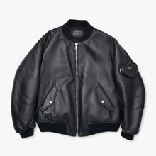 Load image into Gallery viewer, 極美品 PRADA プラダ 21AW Nappa Leather Bomber Jacket ボンバージャケット MA-1 UPW399 ナッパレザー ブラック 中古 4b012997
