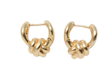 Load image into Gallery viewer, 極美品 BOTTEGAVENETA ボッテガヴェネタ ノット フープピアス 815945VAHU08120 重量約17.3g Ag925刻印 シルバ−925 GP 中古 4b001301