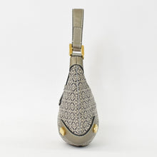 Load image into Gallery viewer, [USED/中古]LOEWE ロエベ ショルダーバッグ シルバー キャンバス レザー ゴールド金具 Bランク 中古 4b013018