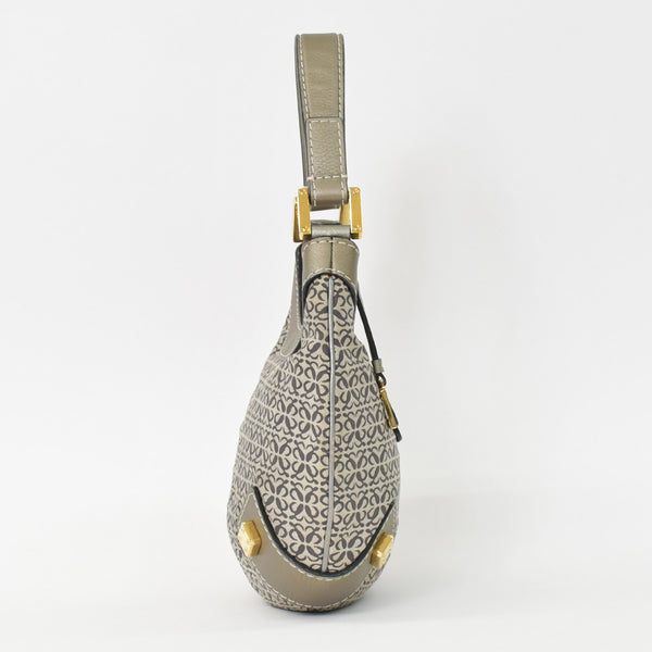 [USED/中古]LOEWE ロエベ ショルダーバッグ シルバー キャンバス レザー ゴールド金具 Bランク 中古 4b013018