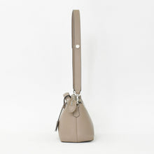 Load image into Gallery viewer, FENDI フェンディ バイザウェイ 2WAY ハンドバッグ 8BL124 ベージュ レザー シルバー金具 美品 中古 4b013023