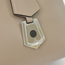 Load image into Gallery viewer, FENDI フェンディ バイザウェイ 2WAY ハンドバッグ 8BL124 ベージュ レザー シルバー金具 美品 中古 4b013023