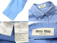 Load image into Gallery viewer, MIUMIU ミュウミュウ ポプリン 長袖ボタンダウンシャツ MK1626 サイズ40 ブルー オーバーサイズ ロゴ刺繍 美品 中古 4b001308