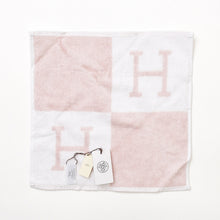 Load image into Gallery viewer, 新品未使用 HERMES エルメス ハンカチ 二枚セット A171203 ブルー ピンク ホワイト コットン ギフト 中古 4b013132