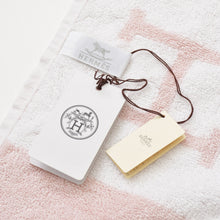 Load image into Gallery viewer, 新品未使用 HERMES エルメス ハンカチ 二枚セット A171203 ブルー ピンク ホワイト コットン ギフト 中古 4b013132