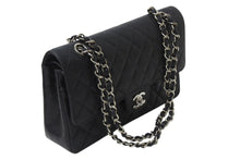 Load image into Gallery viewer, 極美品 CHANEL シャネル マトラッセ25 Wフラップ Wチェーンショルダーバッグ 6番台 ココマーク キャビアスキン ブラック シルバー金具 中古 4b001355