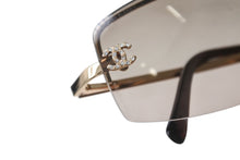 Load image into Gallery viewer, 極美品 CHANEL シャネル リムレス サングラス 4093-B c.125/13 サイズ56□16 130 ココマーク ラインストーン ブラウン ゴールド 中古 4b001356