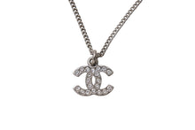 Load image into Gallery viewer, CHANEL シャネル ココマーク ネックレス アクセサリー 08V刻印 メタル ラインストーン 5.6g シルバー 美品 中古 4b001368