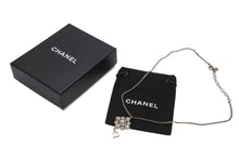 Load image into Gallery viewer, 極美品 CHANEL シャネル ネックレス ココマーク ラインストーン A12V刻印 メタル ラインストーン シルバー 14.3g 中古 4b001371