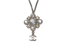 Load image into Gallery viewer, 極美品 CHANEL シャネル ネックレス ココマーク ラインストーン A12V刻印 メタル ラインストーン シルバー 14.3g 中古 4b001371