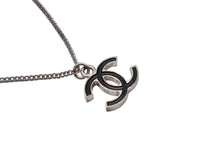 Load image into Gallery viewer, CHANEL シャネル ネックレス ココマーク アクセサリー C17V刻印 フランス製 メタル シルバー ブラック 美品 中古 4b001370