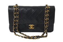 Load image into Gallery viewer, CHANEL シャネル マトラッセ23 Wフラップ Wチェーン ショルダーバッグ 5番台 ラムスキン ココマーク ブラック ゴールド金具 美品 中古 4b001380