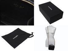 Load image into Gallery viewer, 極美品 CHANEL シャネル CCフィリグリー スモールチェーンバニティバッグ A93343 26番台 キャビアスキン ブラック ゴールド金具 4b001383