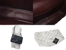 Load image into Gallery viewer, 極美品 CHANEL シャネル デカマトラッセ30 Wフラップ Wチェーン ショルダーバッグ 15番台 キャビアスキン ブラック シルバー金具 中古 4b001384