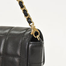 画像をギャラリービューアに読み込む, 極美品 CHANEL シャネル チョコバー チェーン ショルダーバッグ ラムスキン 黒×ゴールド レディース 7番台 中古 4a001447