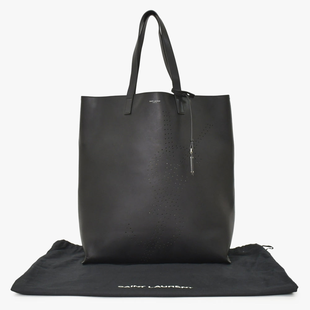極美品 SAINT LAURENT サンローラン パンチング ロゴトートバッグ レザー ブラック 黒 レザーカット 美品 中古 4a001616