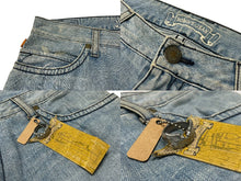Load image into Gallery viewer, 極美品 ROBIN'S JEAN ロビンズジーン ヴィンテージ加工 フレアデニムパンツ D5095 刺繍 スタッズ ライトインディゴ サイズ34 中古 4b001684