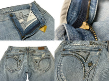 Load image into Gallery viewer, 極美品 ROBIN'S JEAN ロビンズジーン ヴィンテージ加工 フレアデニムパンツ D5095 刺繍 スタッズ ライトインディゴ サイズ34 中古 4b001684