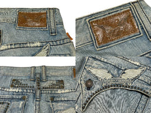 Load image into Gallery viewer, 極美品 ROBIN'S JEAN ロビンズジーン ヴィンテージ加工 フレアデニムパンツ D5095 刺繍 スタッズ ライトインディゴ サイズ34 中古 4b001684
