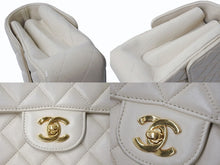 Load image into Gallery viewer, 極美品 CHANEL シャネル ダブルフェイス マトラッセ 23 両面フラップ ダブルチェーン ショルダーバッグ ラムスキン ベージュ ゴールド金具 4番台 中古 4b001765