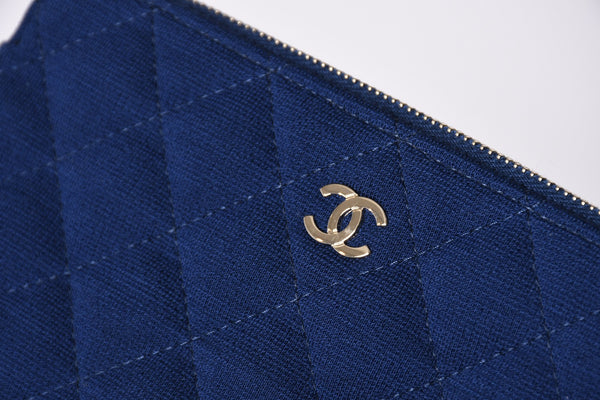 Like new item CHANEL Chanel chain wallet 28 series Matelasse Coco mark navy blue gold hardware used 4a001627