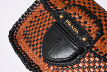 画像をギャラリービューアに読み込む, PRADA プラダ 編み込み マドラス ショルダーバッグ 三角プレート ブラウン ブラック 美品 中古 4a001621