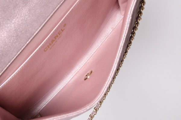 Very Good Condition CHANEL Chanel Matelasse Flap Bag Shoulder Bag 20th Series Iridescent Pink Gold Hardware Good Condition Used 4a001604