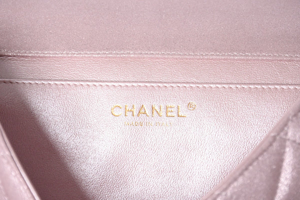 Very Good Condition CHANEL Chanel Matelasse Flap Bag Shoulder Bag 20th Series Iridescent Pink Gold Hardware Good Condition Used 4a001604