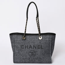 画像をギャラリービューアに読み込む, 極美品 CHANEL シャネル Deauville ドーヴィル ランダム 新作 チェーントートバッグ ツイード ネイビー ゴールド金具 中古 4a001625