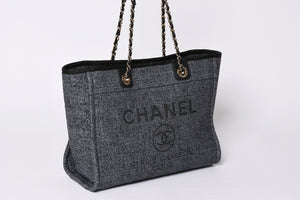 Very Good Condition CHANEL Chanel Deauville Random New Chain Tote Bag Tweed Navy Gold Hardware Used 4a001625