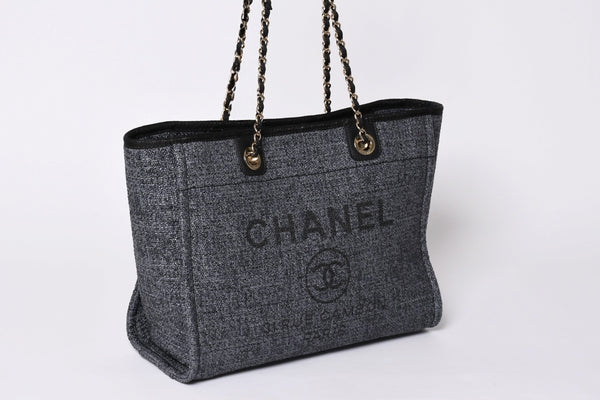 Very Good Condition CHANEL Chanel Deauville Random New Chain Tote Bag Tweed Navy Gold Hardware Used 4a001625