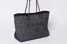 画像をギャラリービューアに読み込む, 極美品 CHANEL シャネル Deauville ドーヴィル ランダム 新作 チェーントートバッグ ツイード ネイビー ゴールド金具 中古 4a001625