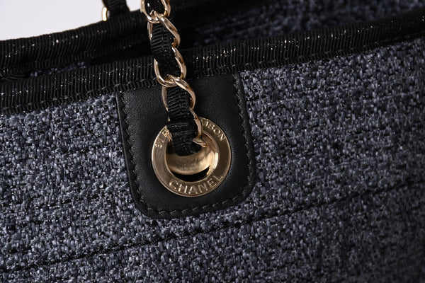 Very Good Condition CHANEL Chanel Deauville Random New Chain Tote Bag Tweed Navy Gold Hardware Used 4a001625