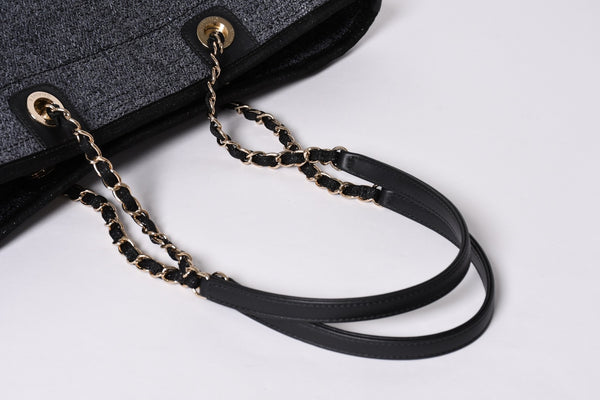 Very Good Condition CHANEL Chanel Deauville Random New Chain Tote Bag Tweed Navy Gold Hardware Used 4a001625