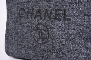 Very Good Condition CHANEL Chanel Deauville Random New Chain Tote Bag Tweed Navy Gold Hardware Used 4a001625