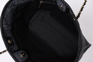 Very Good Condition CHANEL Chanel Deauville Random New Chain Tote Bag Tweed Navy Gold Hardware Used 4a001625