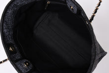 画像をギャラリービューアに読み込む, 極美品 CHANEL シャネル Deauville ドーヴィル ランダム 新作 チェーントートバッグ ツイード ネイビー ゴールド金具 中古 4a001625