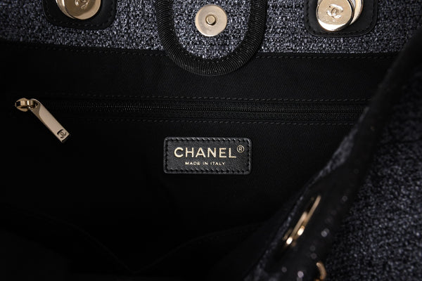Very Good Condition CHANEL Chanel Deauville Random New Chain Tote Bag Tweed Navy Gold Hardware Used 4a001625