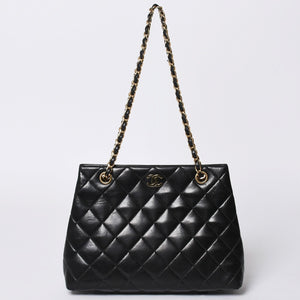 Very Good Condition CHANEL Chanel Matelasse Chain Shoulder Bag No. 5 Chain Shoulder Bag Black Gold Hardware Lambskin Used 4a001614