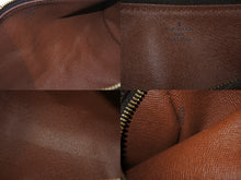 Load image into Gallery viewer, LOUIS VUITTON ルイヴィトン モノグラム パピヨン26 ハンドバッグ M51366 ブラウン ロゴ ゴールド金具 美品 中古 4b001889