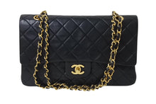 Load image into Gallery viewer, 極美品 CHANEL シャネル マトラッセ25 Wフラップ Wチェーンショルダーバッグ 1番台 ラムスキン ココマーク ブラック ゴールド金具 中古 4b001920