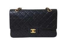Load image into Gallery viewer, 極美品 CHANEL シャネル マトラッセ25 Wフラップ Wチェーンショルダーバッグ 1番台 ラムスキン ココマーク ブラック ゴールド金具 中古 4b001920